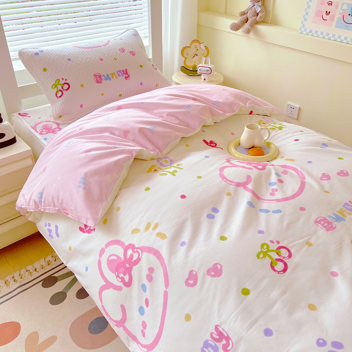 91家纺网 家纺一手货源 找家纺 金鑫汇家纺2025新款A类宿舍全棉印花床盖三件套 奇趣小兔