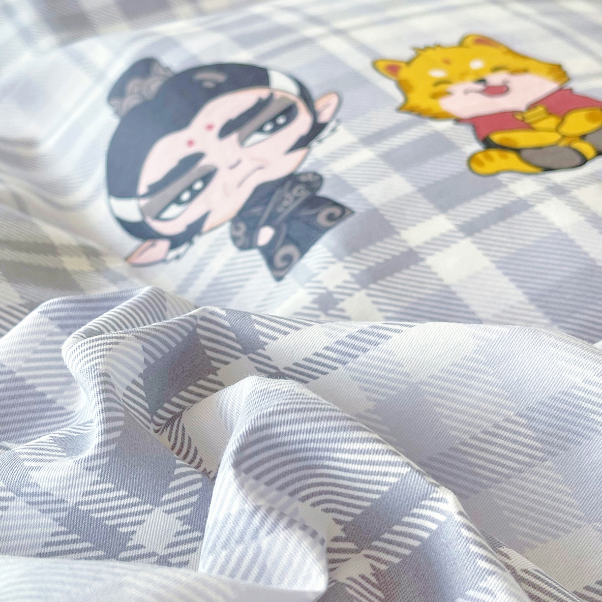 91家纺网 家纺一手货源 找家纺 金鑫汇家纺2025新款A类宿舍全棉印花床盖三件套 无畏申公豹·灰