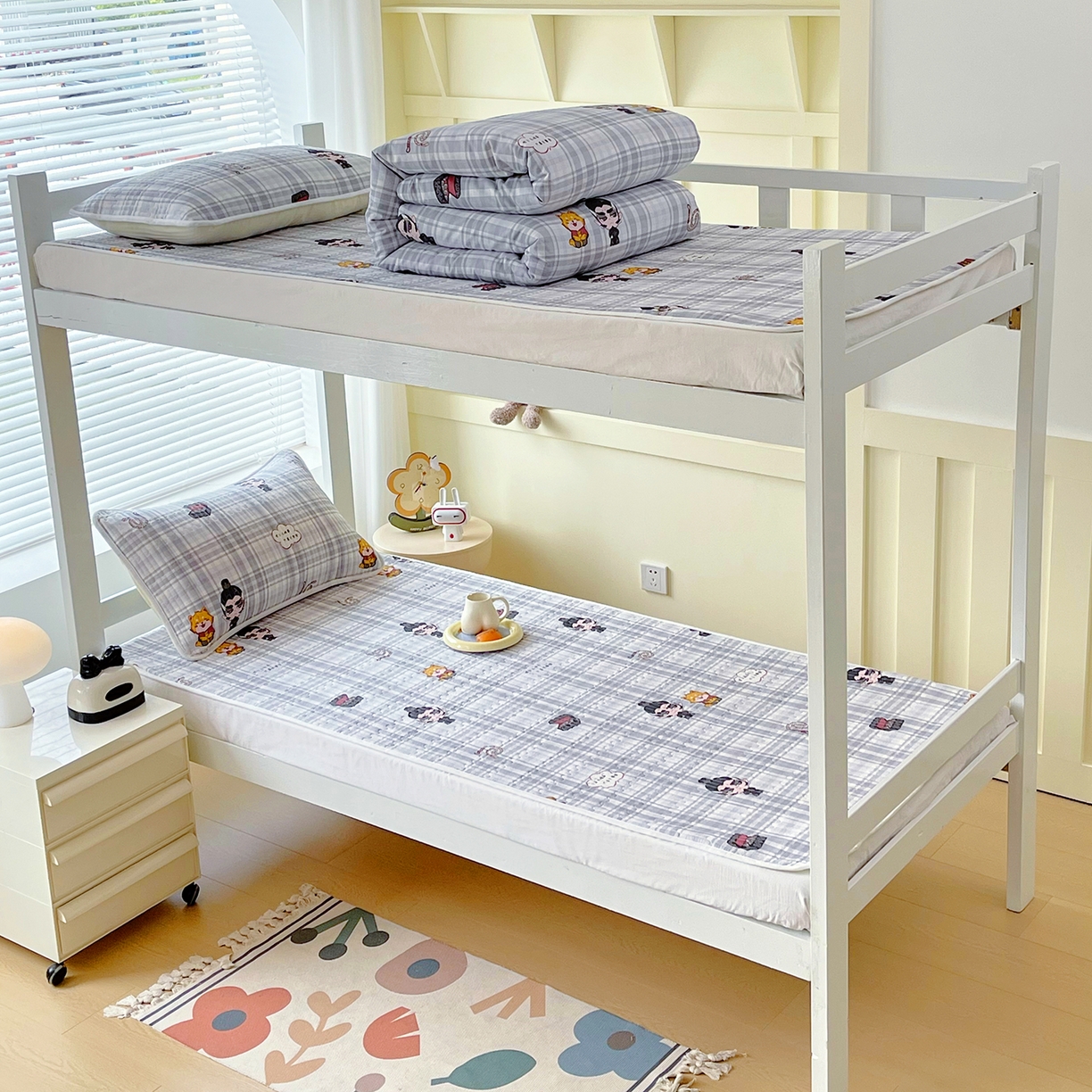 91家纺网 家纺一手货源 找家纺 金鑫汇家纺2025新款A类宿舍全棉印花床盖三件套 无畏申公豹·灰