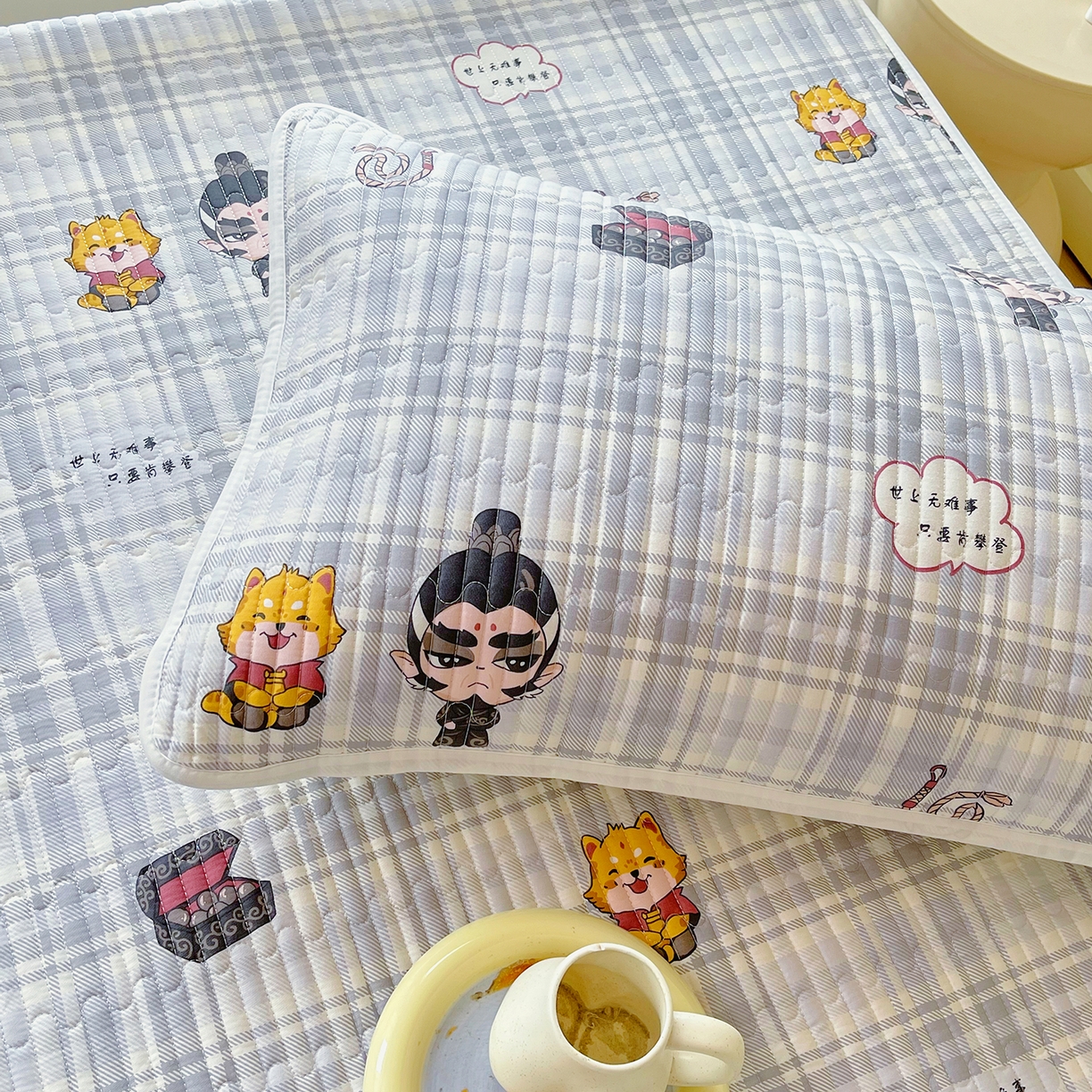 91家纺网 家纺一手货源 找家纺 金鑫汇家纺2025新款A类宿舍全棉印花床盖三件套 无畏申公豹·灰