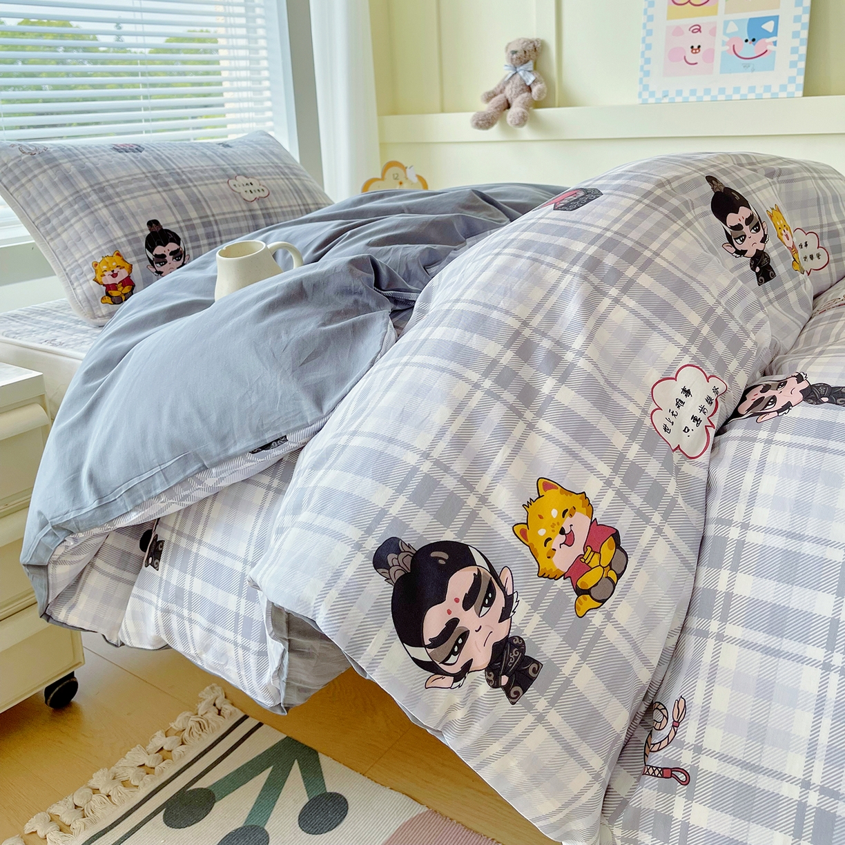 91家纺网 家纺一手货源 找家纺 金鑫汇家纺2025新款A类宿舍全棉印花床盖三件套 无畏申公豹·灰