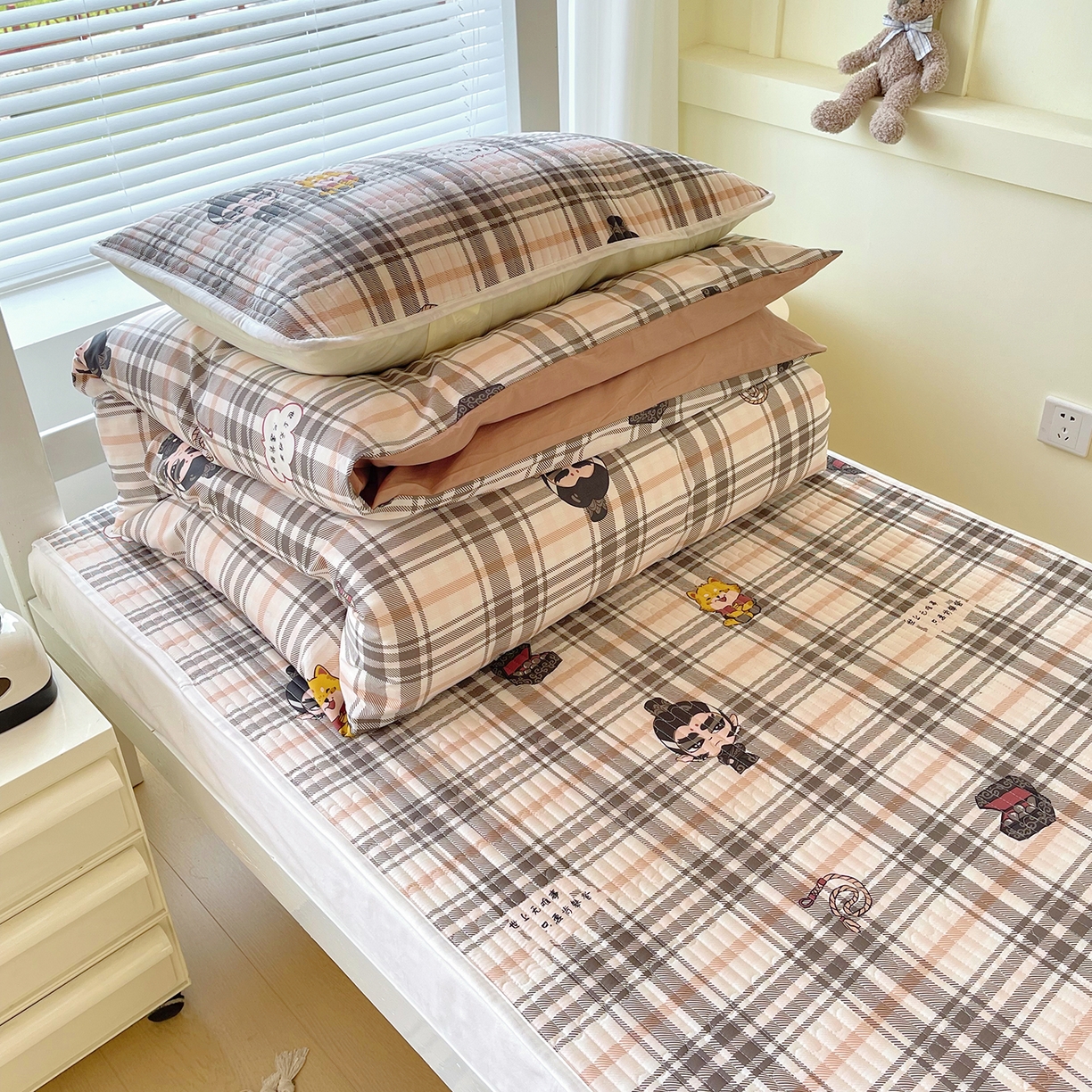 91家纺网 家纺一手货源 找家纺 金鑫汇家纺2025新款A类宿舍全棉印花床盖三件套 无畏申公豹·咖