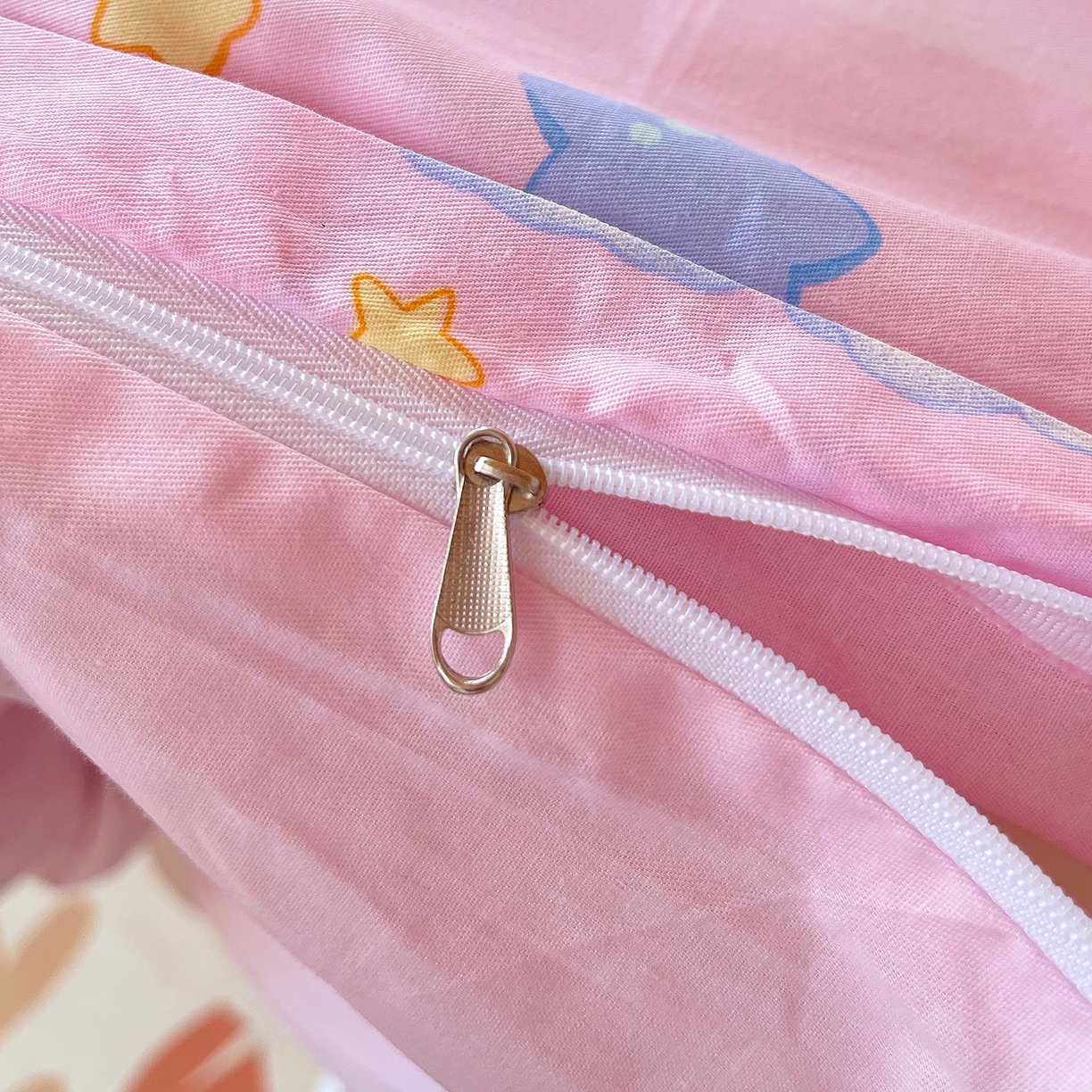 91家纺网 家纺一手货源 找家纺 金鑫汇家纺2025新款A类宿舍全棉印花床盖三件套 小马莉尔