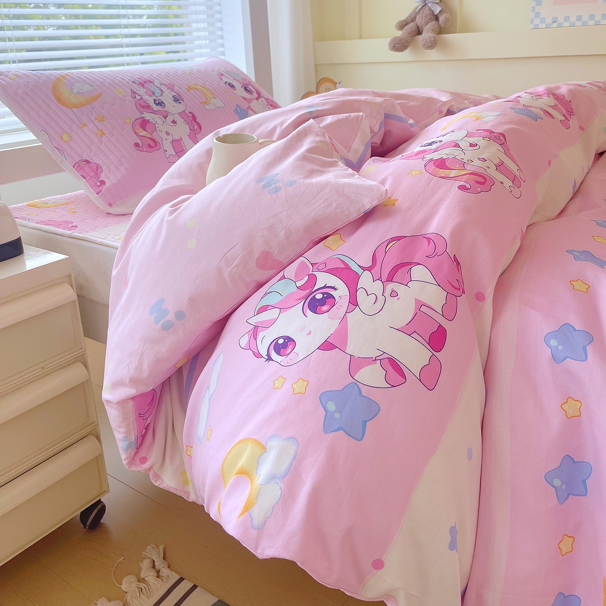 91家纺网 家纺一手货源 找家纺 金鑫汇家纺2025新款A类宿舍全棉印花床盖三件套 小马莉尔