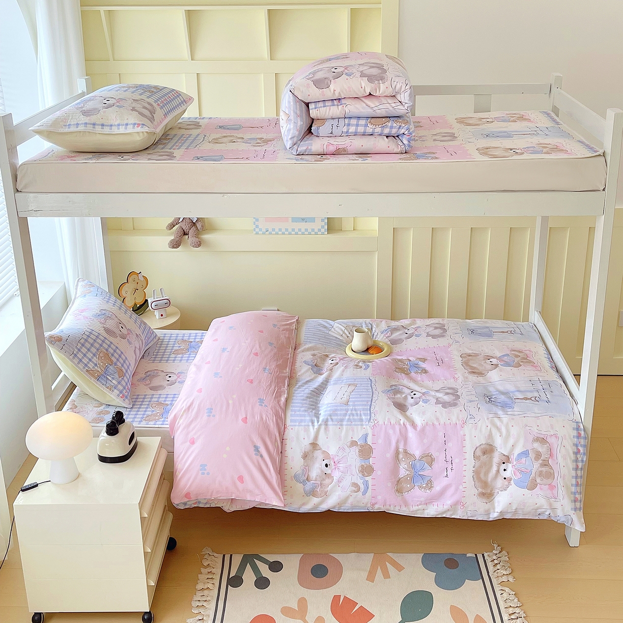 91家纺网 家纺一手货源 找家纺 金鑫汇家纺2025新款A类宿舍全棉印花床盖三件套 熊熊精灵