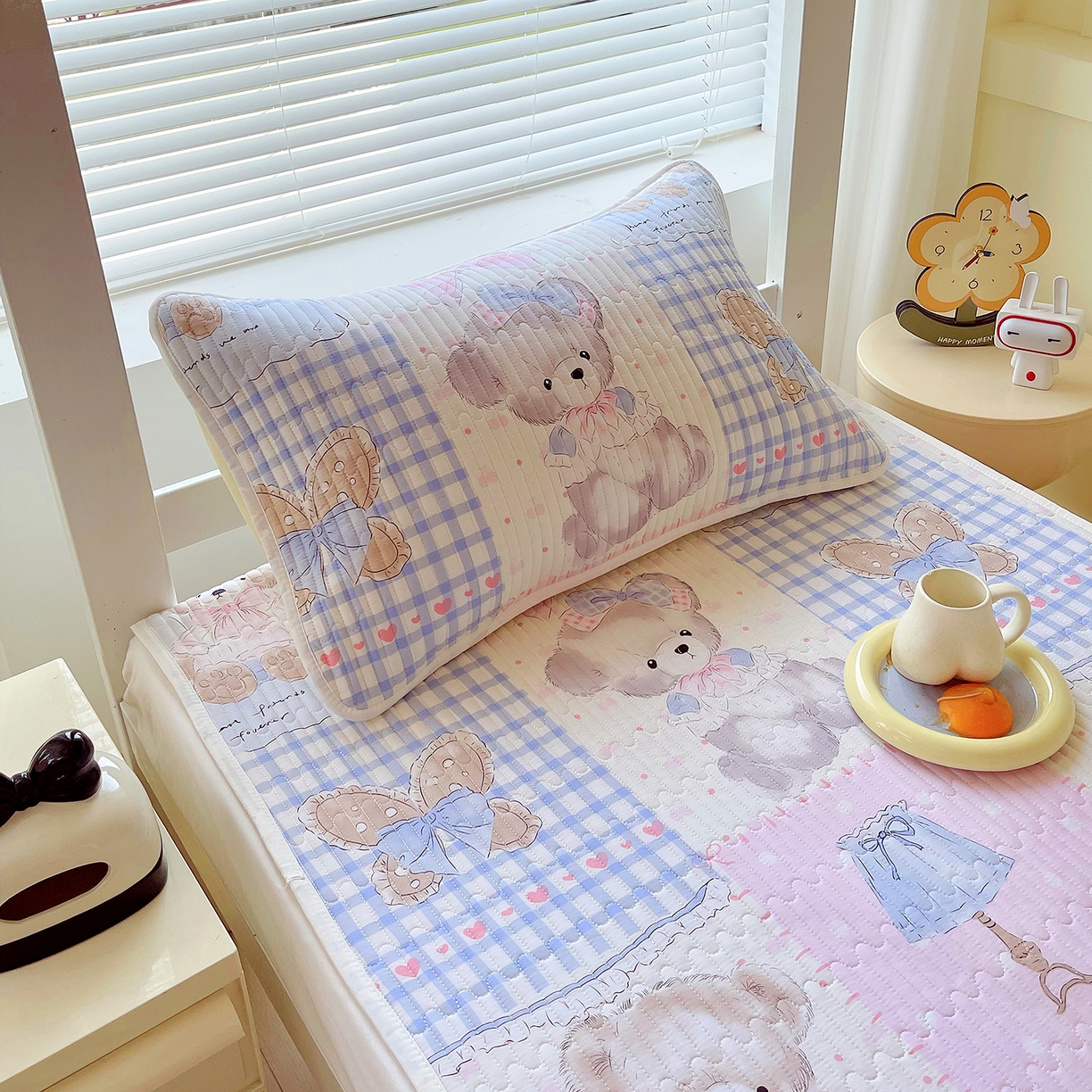 91家纺网 家纺一手货源 找家纺 金鑫汇家纺2025新款A类宿舍全棉印花床盖三件套 熊熊精灵