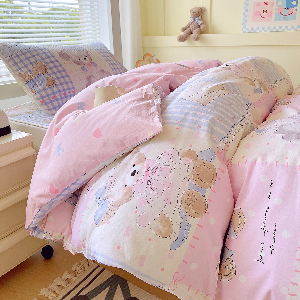 91家纺网 家纺一手货源 找家纺 金鑫汇家纺2025新款A类宿舍全棉印花床盖三件套 熊熊精灵