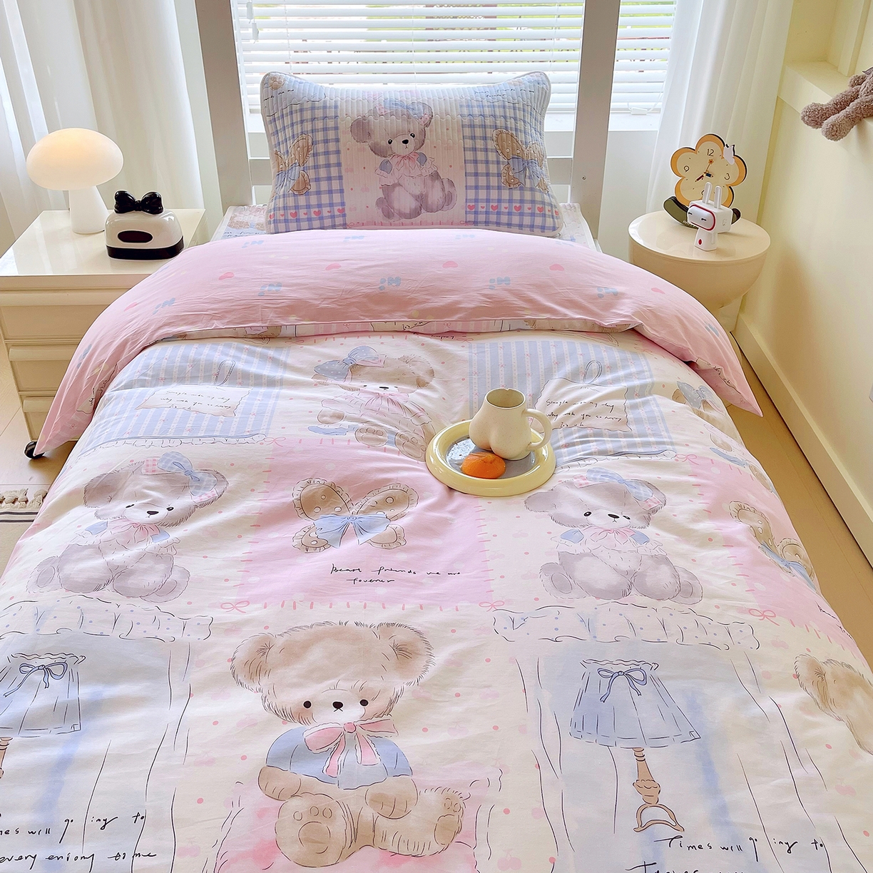 91家纺网 家纺一手货源 找家纺 金鑫汇家纺2025新款A类宿舍全棉印花床盖三件套 熊熊精灵