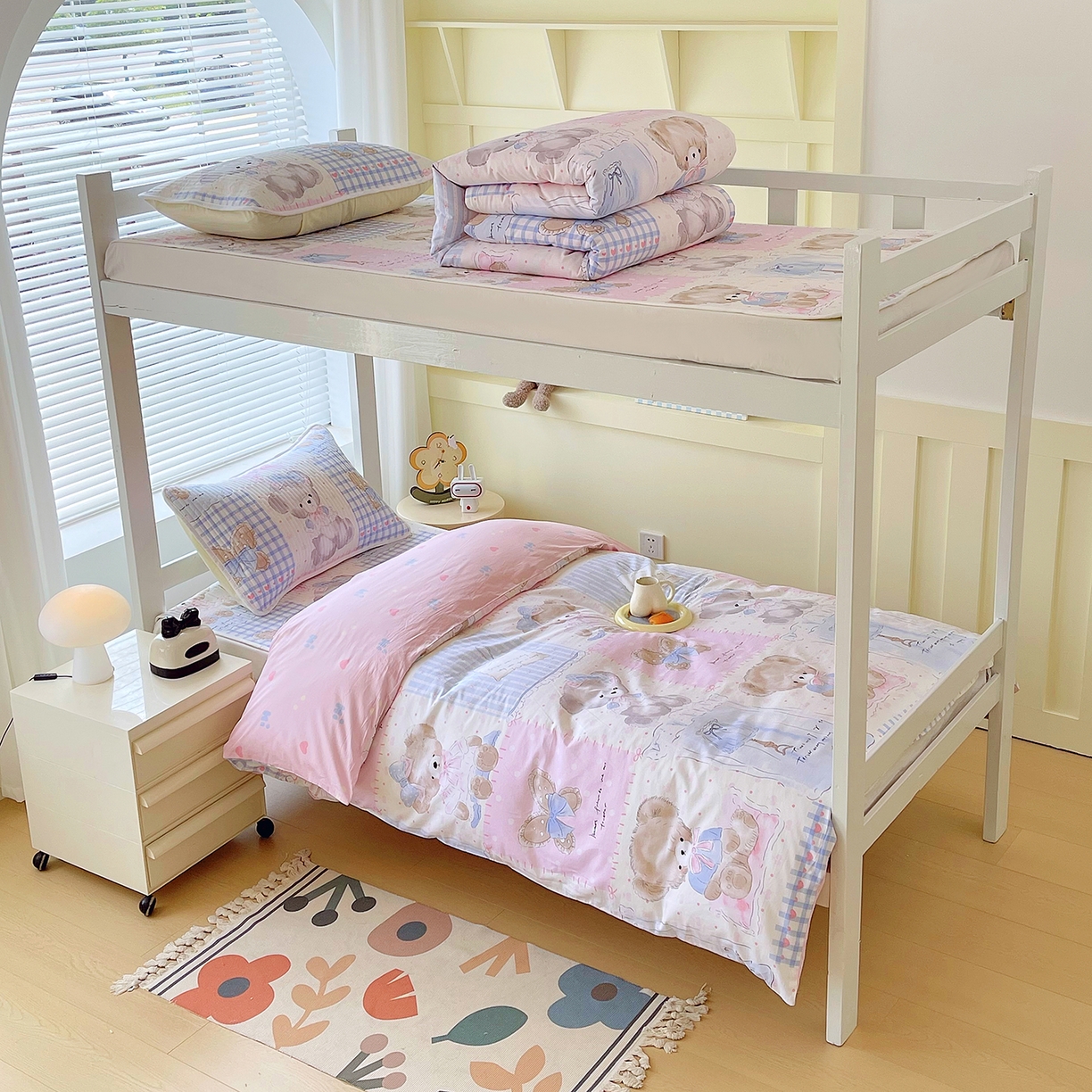 91家纺网 家纺一手货源 找家纺 金鑫汇家纺2025新款A类宿舍全棉印花床盖三件套 熊熊精灵