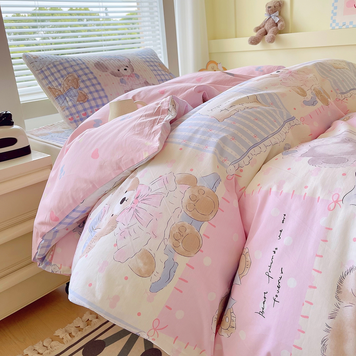 91家纺网 家纺一手货源 找家纺 金鑫汇家纺2025新款A类宿舍全棉印花床盖三件套 熊熊精灵