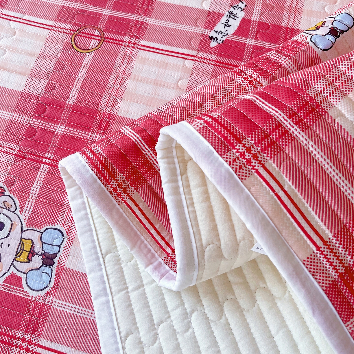 91家纺网 家纺一手货源 找家纺 金鑫汇家纺2025新款A类全棉学生宿舍床盖系列单品 传奇哪吒·红