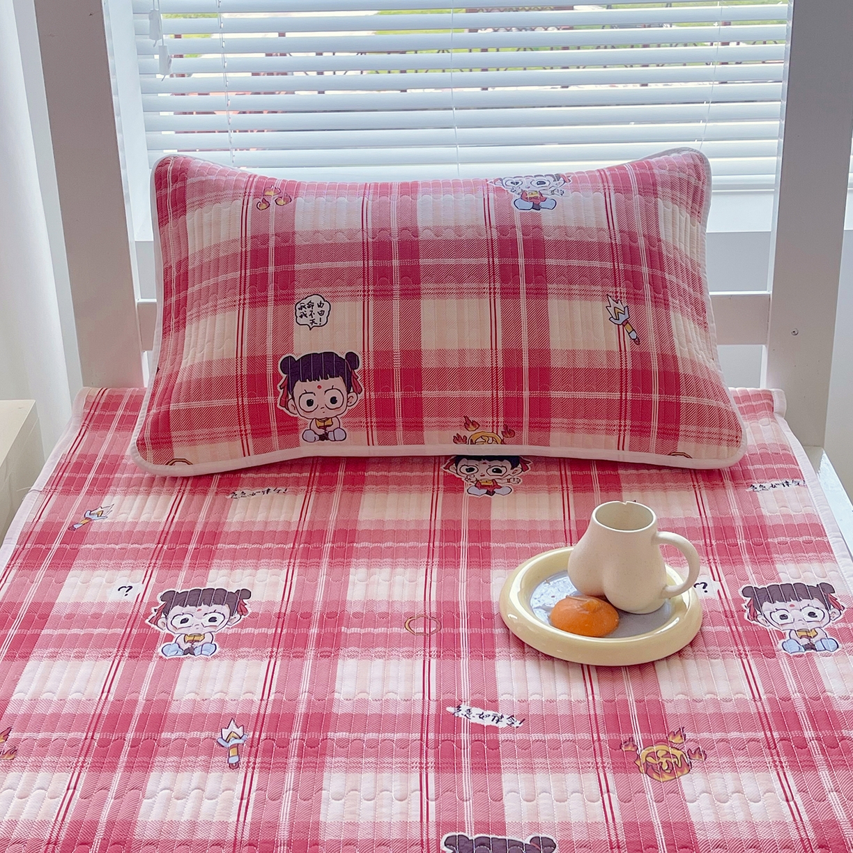 91家纺网 家纺一手货源 找家纺 金鑫汇家纺2025新款A类全棉学生宿舍床盖系列单品 传奇哪吒·红