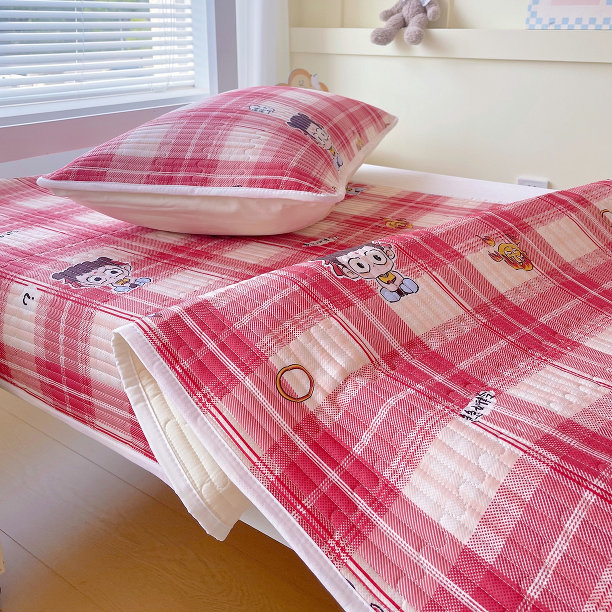 91家纺网 家纺一手货源 找家纺 金鑫汇家纺2025新款A类全棉学生宿舍床盖系列单品 传奇哪吒·红