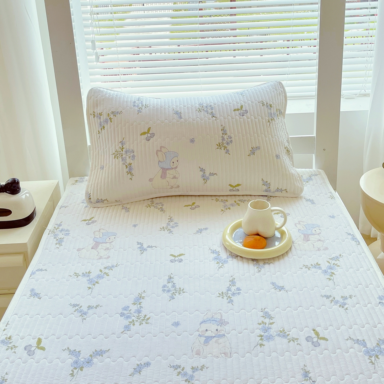 91家纺网 家纺一手货源 找家纺 金鑫汇家纺2025新款A类全棉学生宿舍床盖系列单品 花丛兔