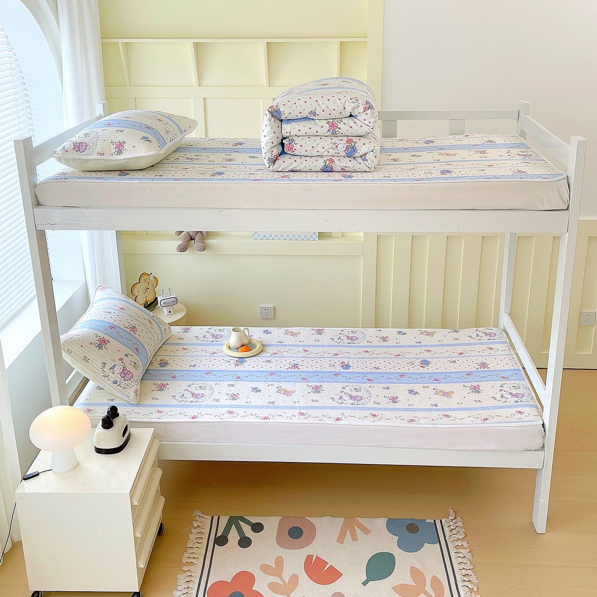 91家纺网 家纺一手货源 找家纺 金鑫汇家纺2025新款A类全棉学生宿舍床盖系列单品 快乐萌兔