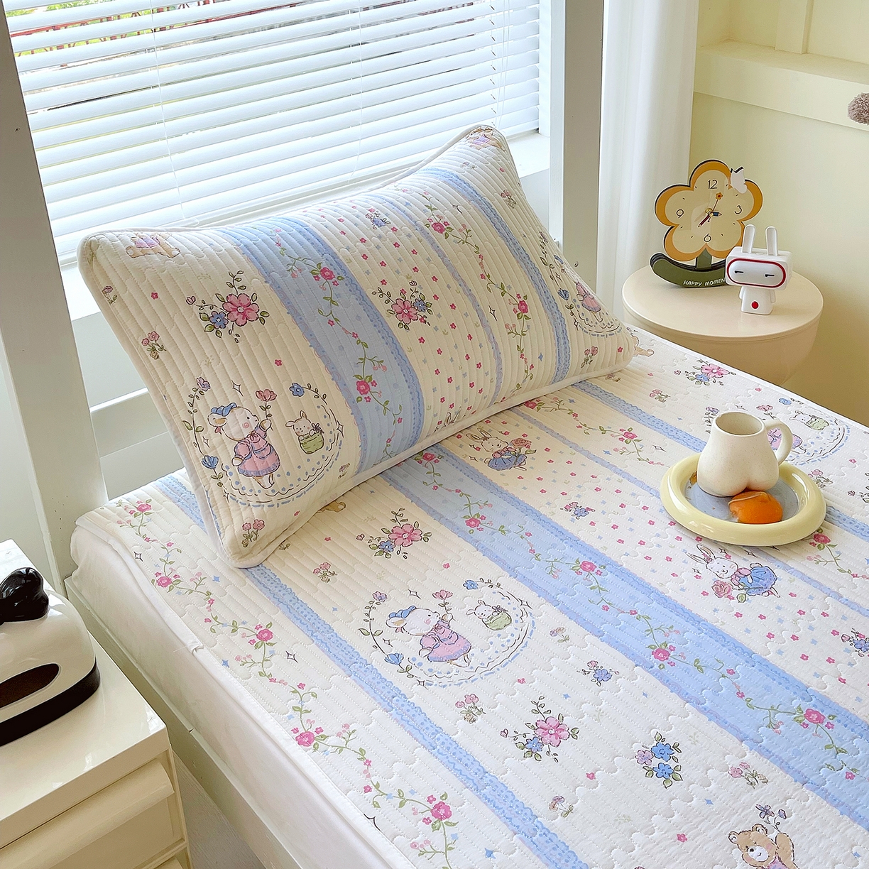 91家纺网 家纺一手货源 找家纺 金鑫汇家纺2025新款A类全棉学生宿舍床盖系列单品 快乐萌兔