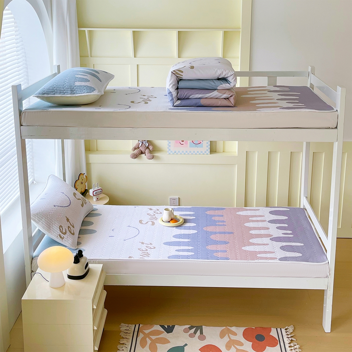 91家纺网 家纺一手货源 找家纺 金鑫汇家纺2025新款A类全棉学生宿舍床盖系列单品 奶油粉