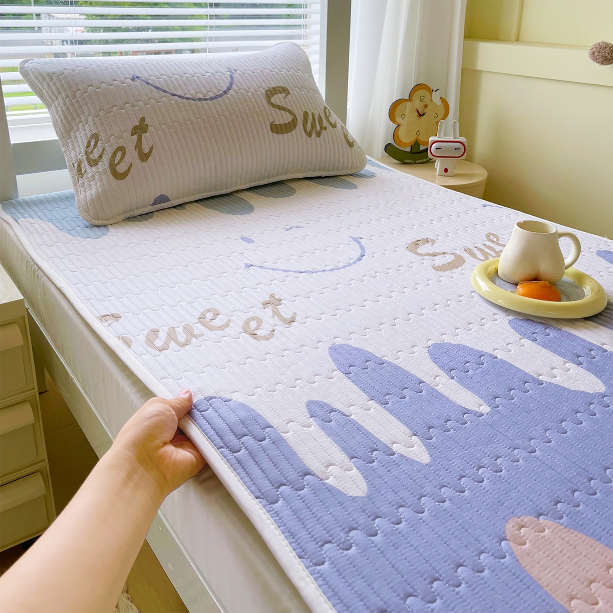 91家纺网 家纺一手货源 找家纺 金鑫汇家纺2025新款A类全棉学生宿舍床盖系列单品 奶油粉