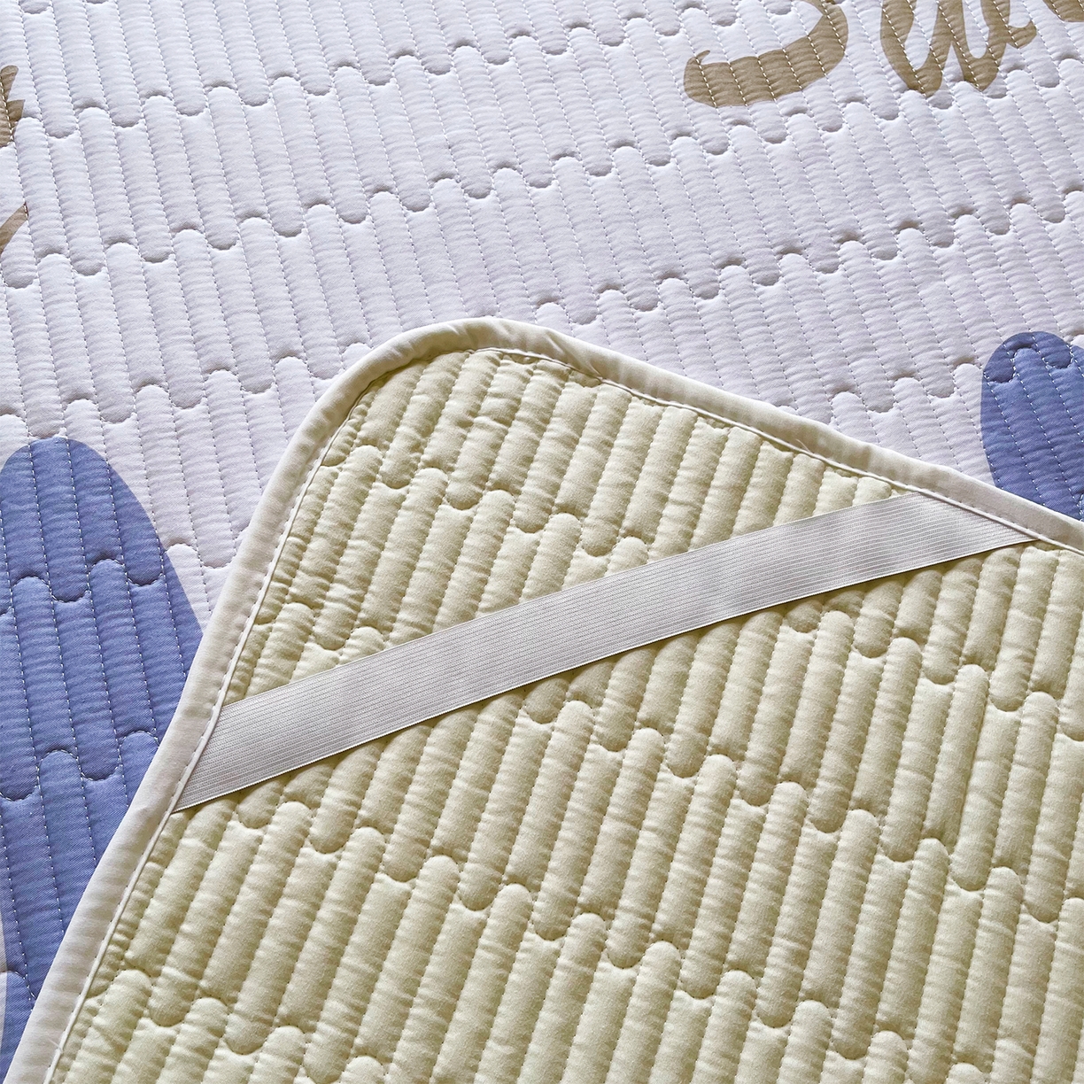 91家纺网 家纺一手货源 找家纺 金鑫汇家纺2025新款A类全棉学生宿舍床盖系列单品 奶油粉