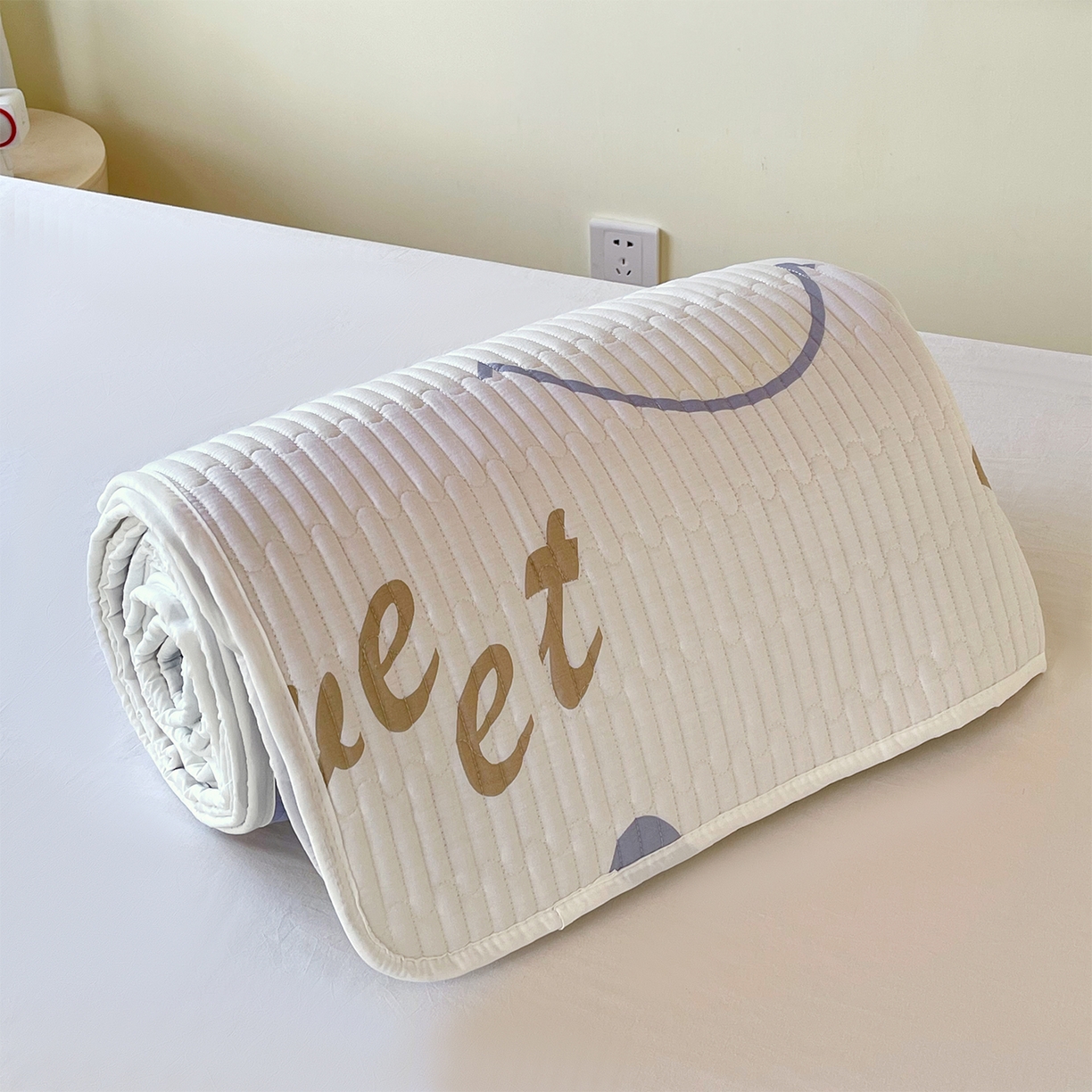 91家纺网 家纺一手货源 找家纺 金鑫汇家纺2025新款A类全棉学生宿舍床盖系列单品 奶油粉