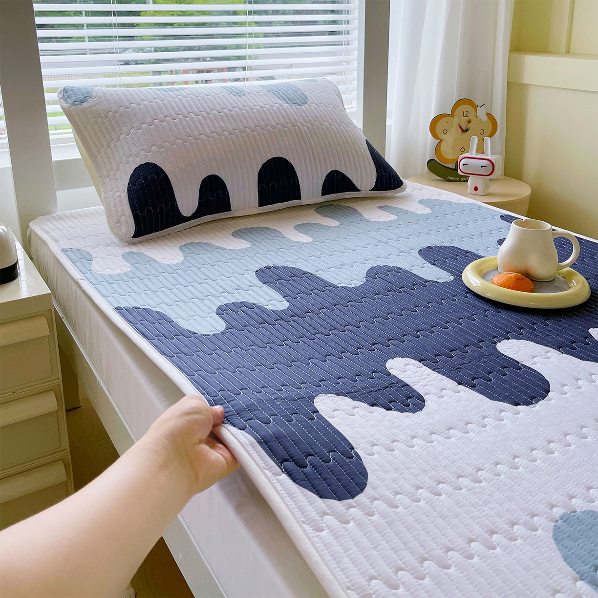 91家纺网 家纺一手货源 找家纺 金鑫汇家纺2025新款A类全棉学生宿舍床盖系列单品 奶油蓝