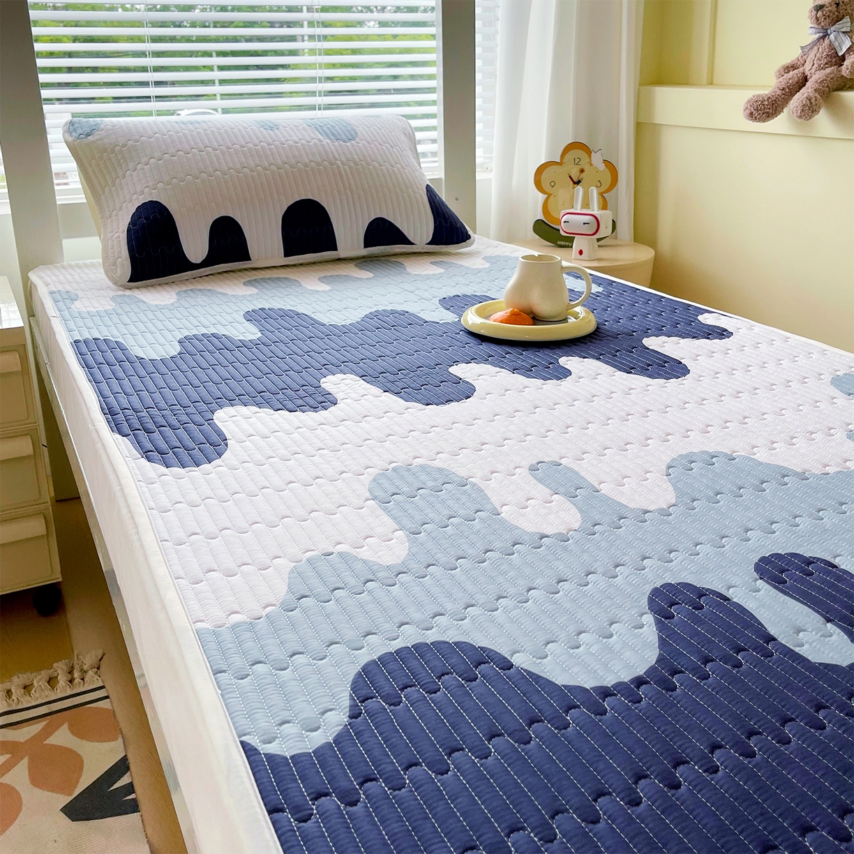 91家纺网 家纺一手货源 找家纺 金鑫汇家纺2025新款A类全棉学生宿舍床盖系列单品 奶油蓝