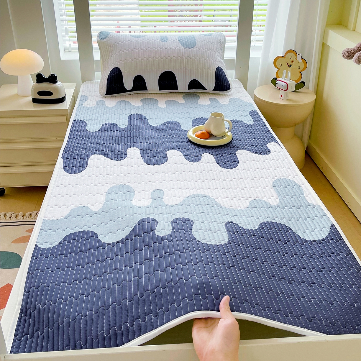 91家纺网 家纺一手货源 找家纺 金鑫汇家纺2025新款A类全棉学生宿舍床盖系列单品 奶油蓝