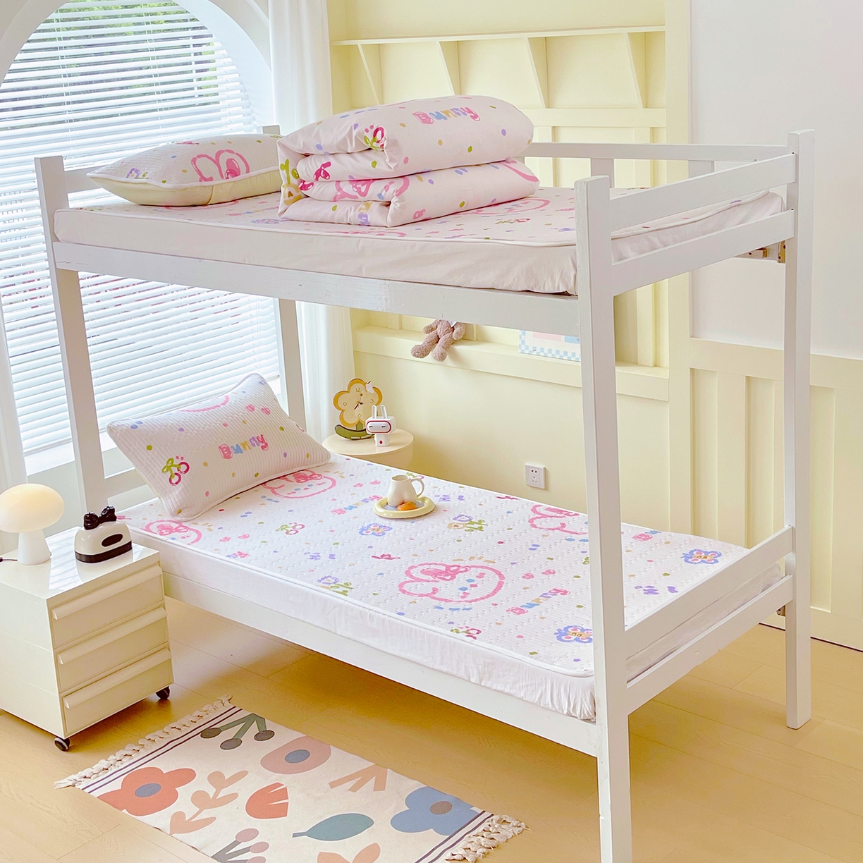 91家纺网 家纺一手货源 找家纺 金鑫汇家纺2025新款A类全棉学生宿舍床盖系列单品 奇趣小兔