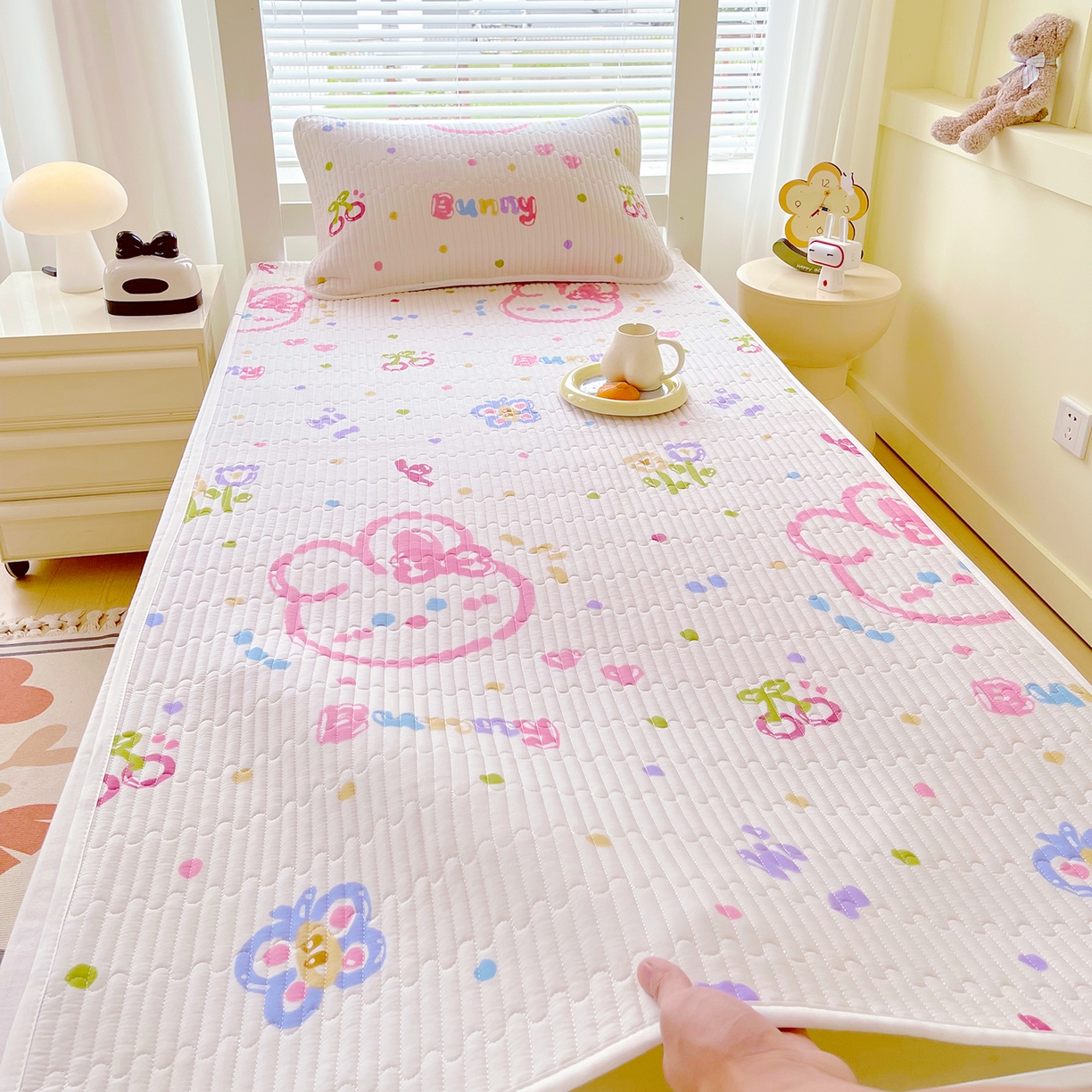 91家纺网 家纺一手货源 找家纺 金鑫汇家纺2025新款A类全棉学生宿舍床盖系列单品 奇趣小兔