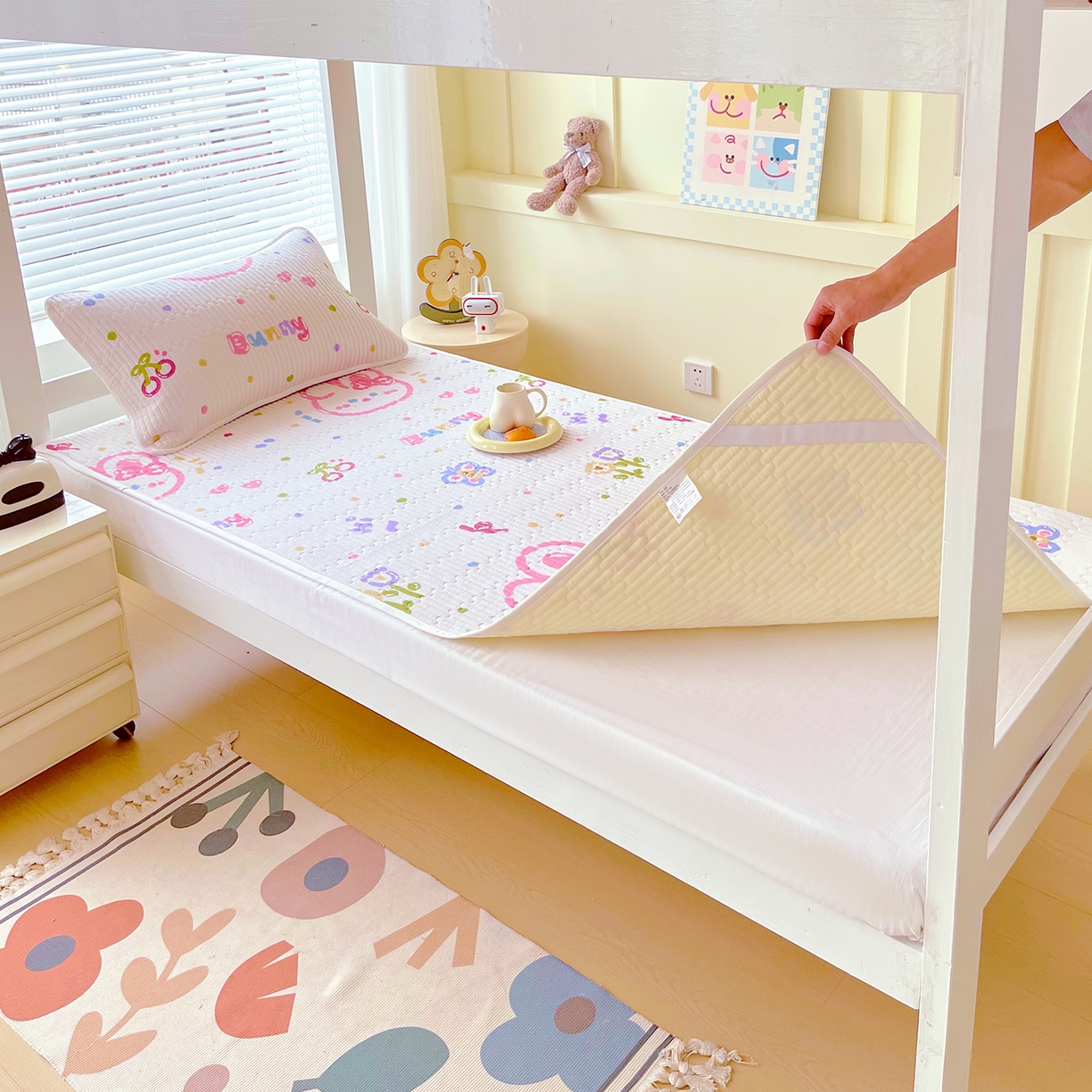 91家纺网 家纺一手货源 找家纺 金鑫汇家纺2025新款A类全棉学生宿舍床盖系列单品 奇趣小兔