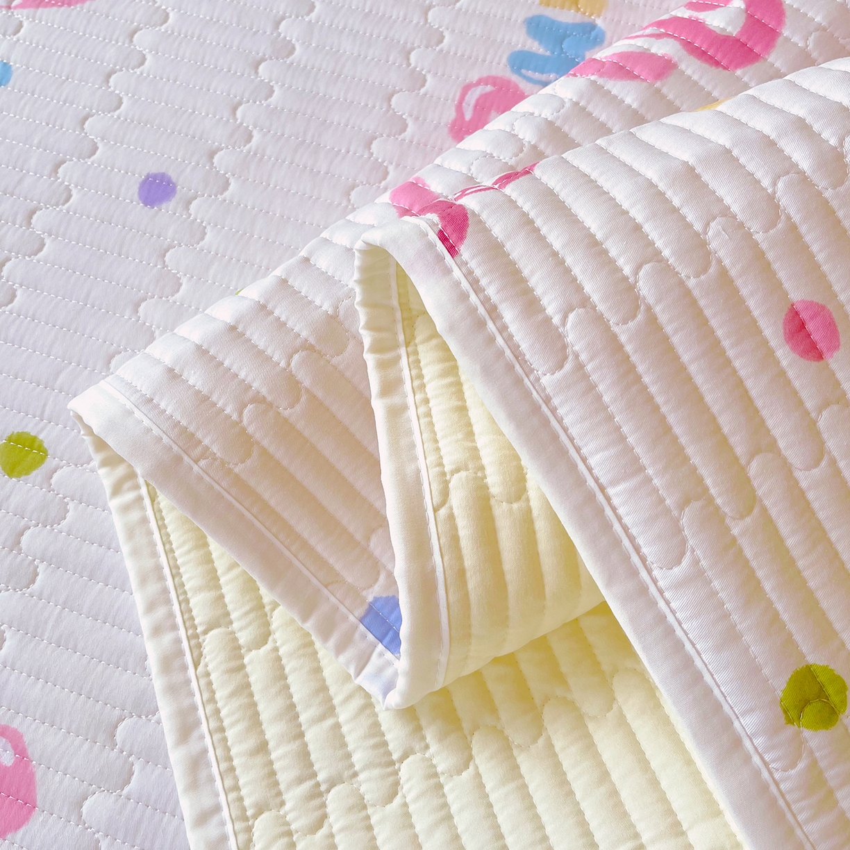 91家纺网 家纺一手货源 找家纺 金鑫汇家纺2025新款A类全棉学生宿舍床盖系列单品 奇趣小兔