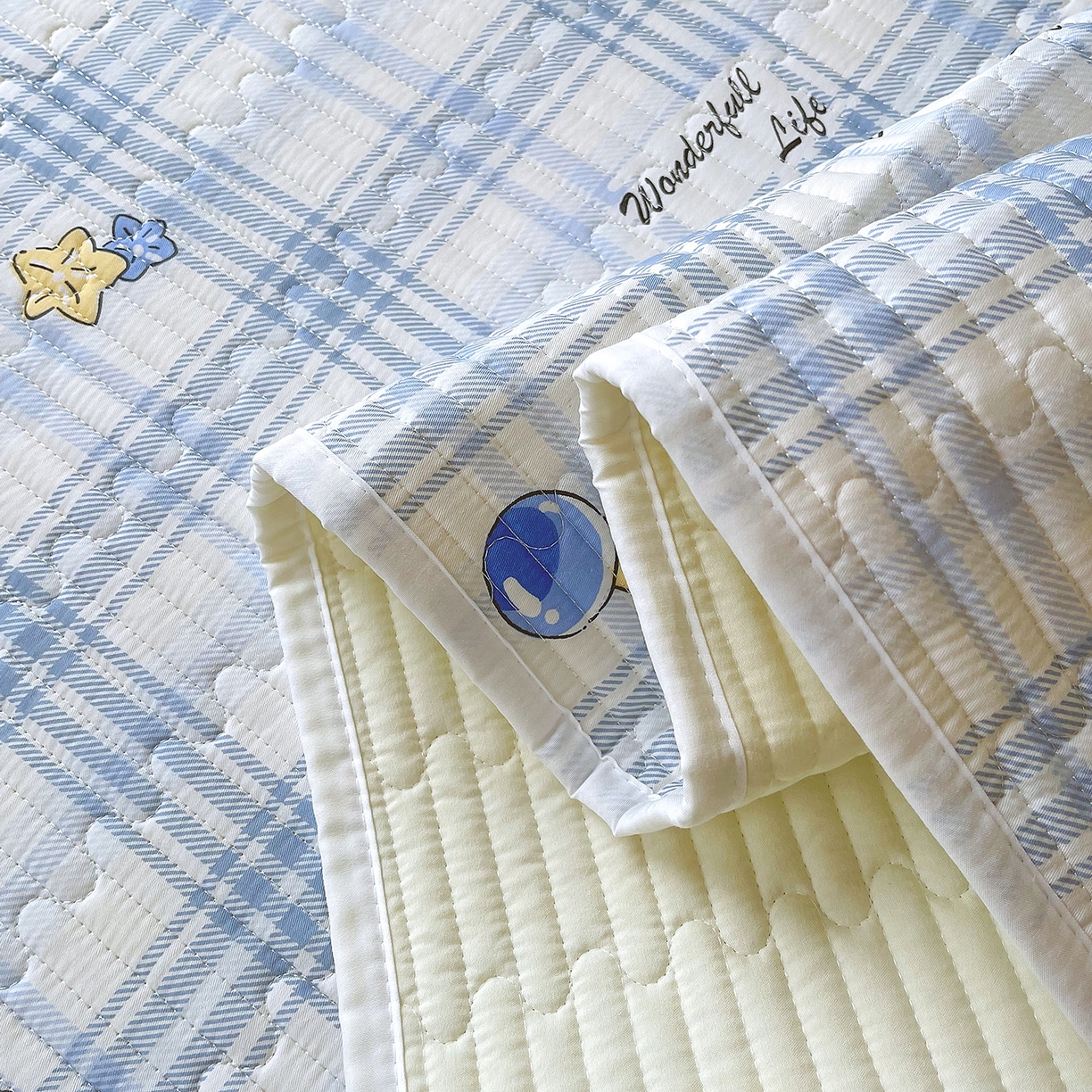 91家纺网 家纺一手货源 找家纺 金鑫汇家纺2025新款A类全棉学生宿舍床盖系列单品 谦逊敖丙