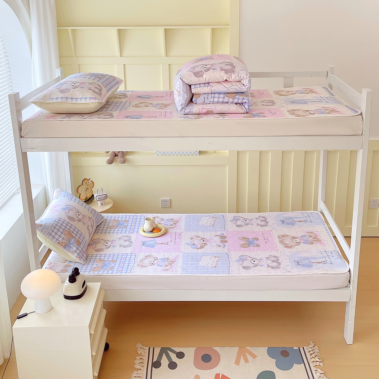 91家纺网 家纺一手货源 找家纺 金鑫汇家纺2025新款A类全棉学生宿舍床盖系列单品 熊熊精灵