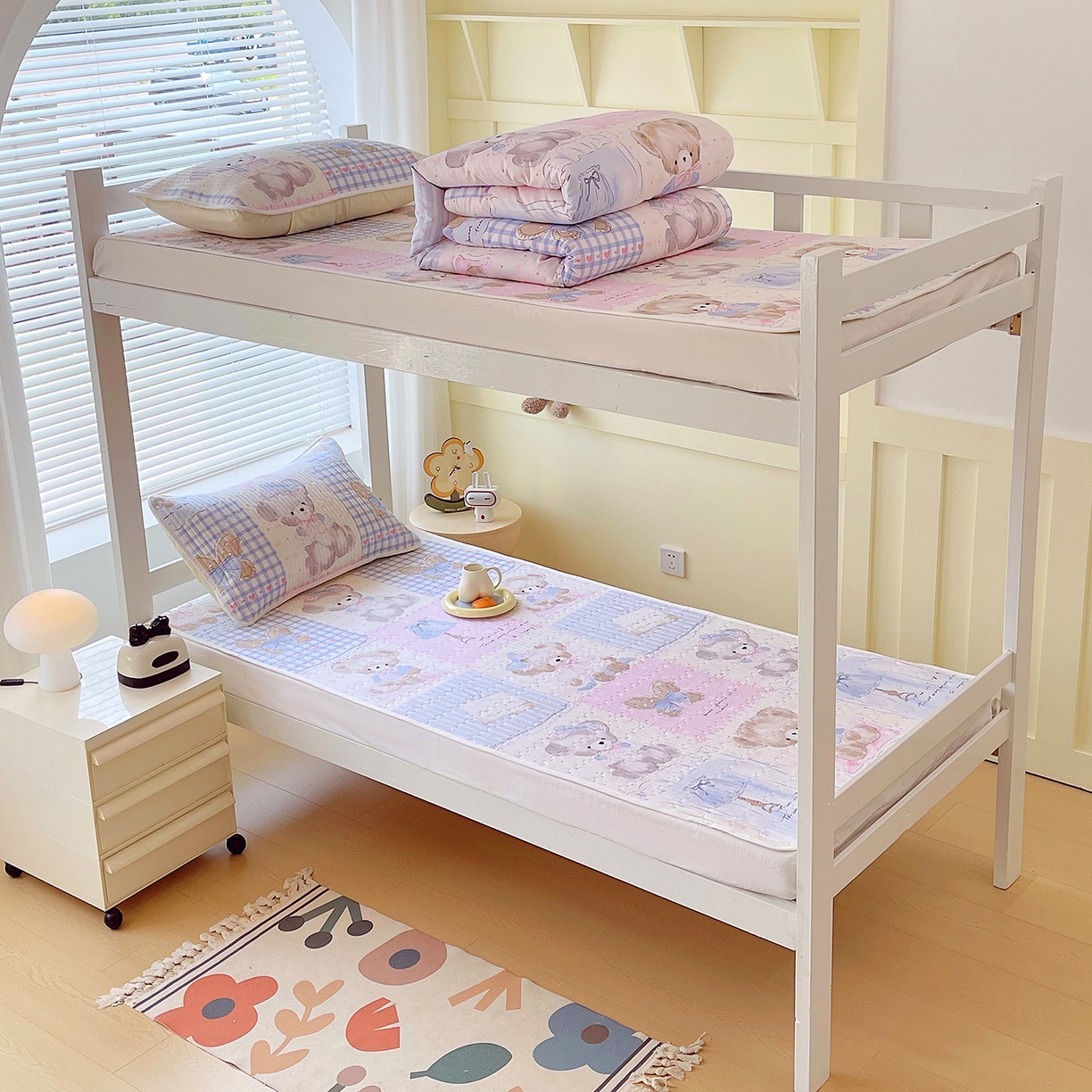 91家纺网 家纺一手货源 找家纺 金鑫汇家纺2025新款A类全棉学生宿舍床盖系列单品 熊熊精灵