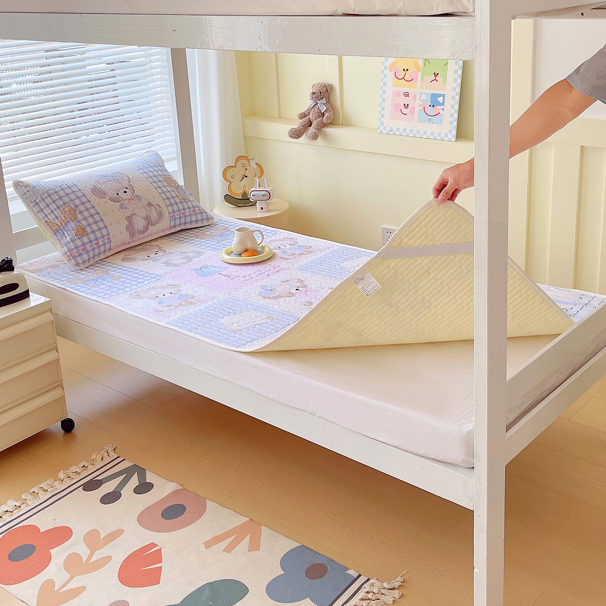 91家纺网 家纺一手货源 找家纺 金鑫汇家纺2025新款A类全棉学生宿舍床盖系列单品 熊熊精灵