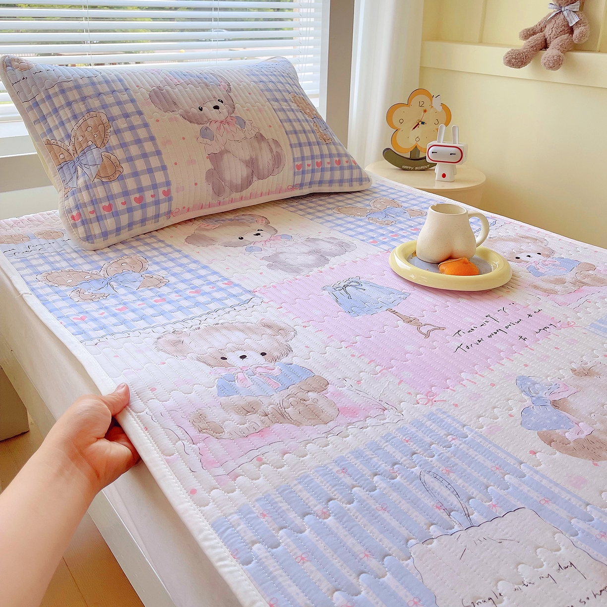 91家纺网 家纺一手货源 找家纺 金鑫汇家纺2025新款A类全棉学生宿舍床盖系列单品 熊熊精灵