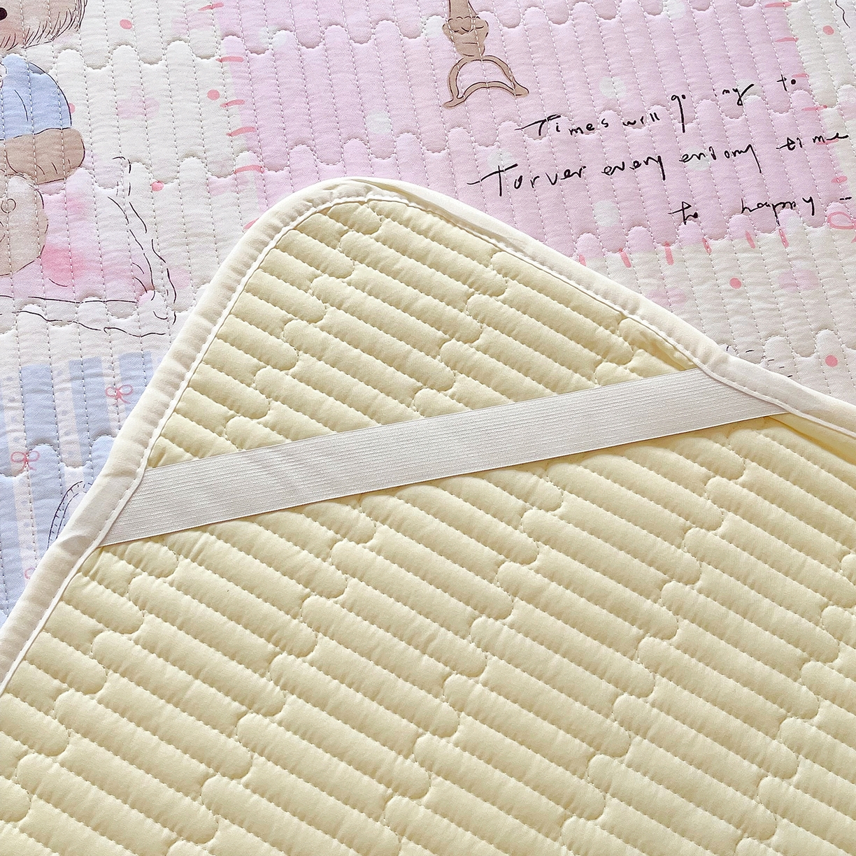 91家纺网 家纺一手货源 找家纺 金鑫汇家纺2025新款A类全棉学生宿舍床盖系列单品 熊熊精灵