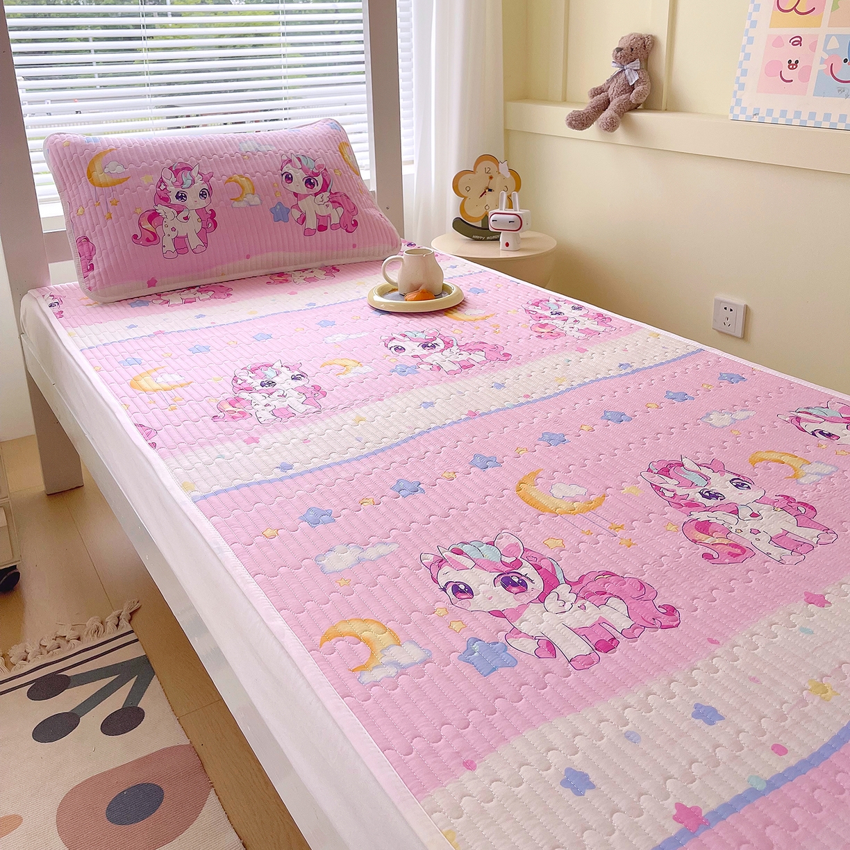 91家纺网 家纺一手货源 找家纺 金鑫汇家纺2025新款A类全棉学生宿舍床盖系列单品 小马莉尔