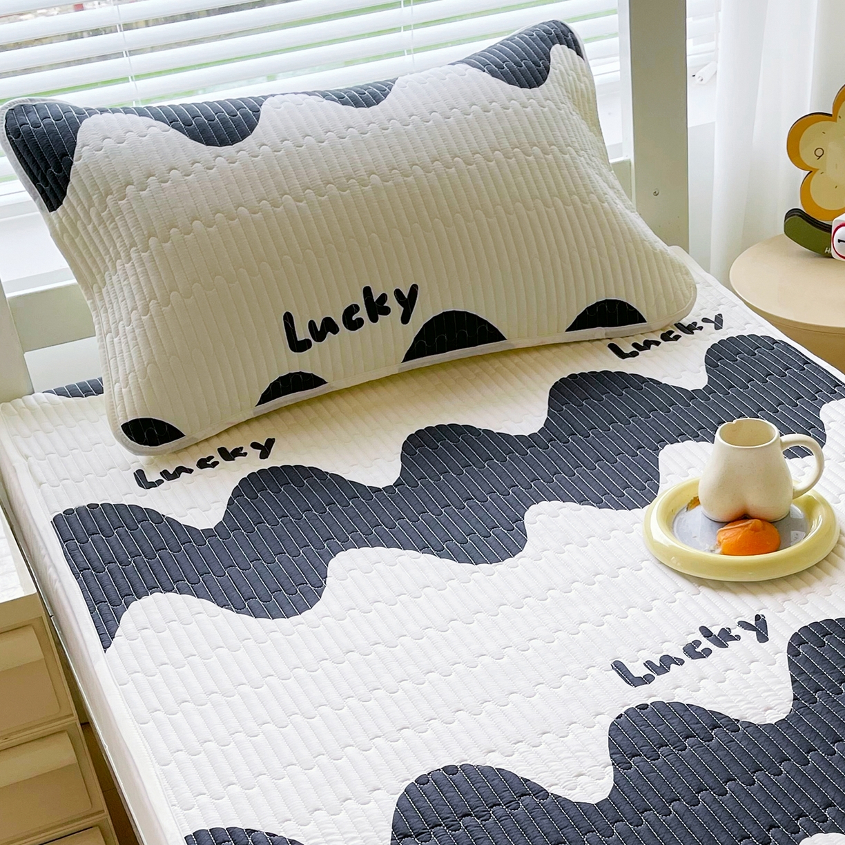 91家纺网 家纺一手货源 找家纺 金鑫汇家纺2025新款A类学生宿舍枕套系列单品 波浪世界