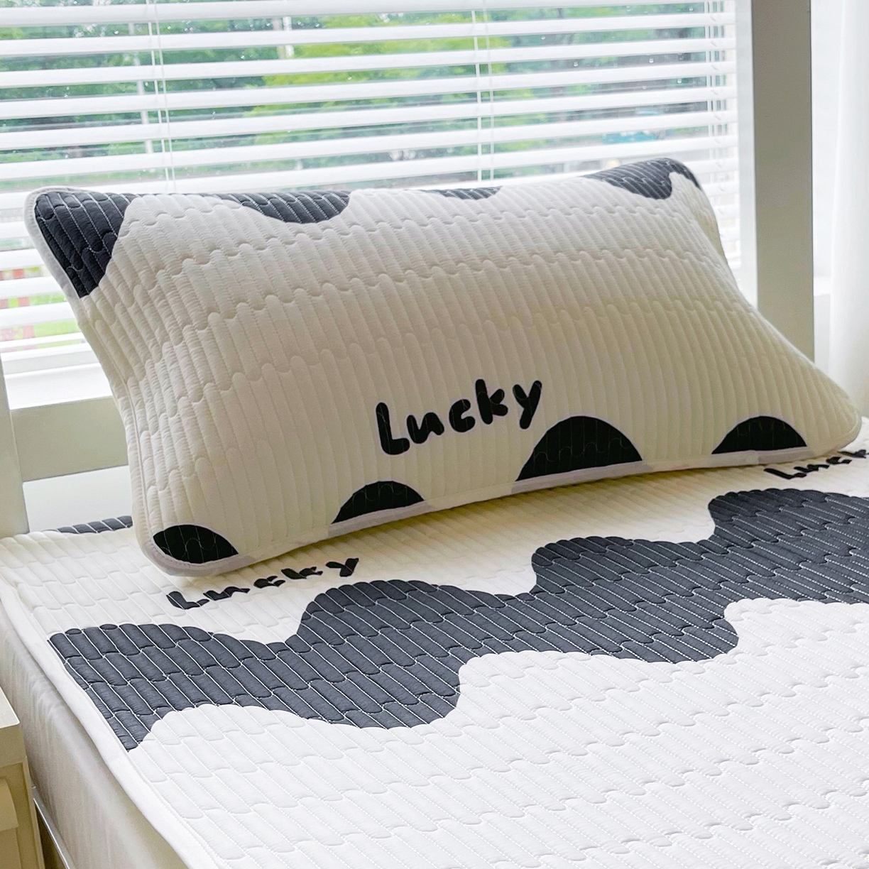 91家纺网 家纺一手货源 找家纺 金鑫汇家纺2025新款A类学生宿舍枕套系列单品 波浪世界