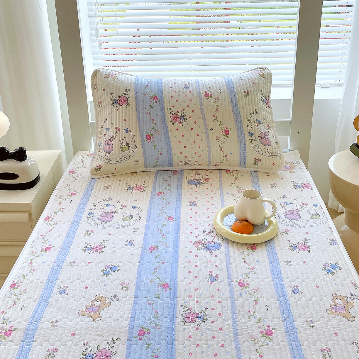 91家纺网 家纺一手货源 找家纺 金鑫汇家纺2025新款A类学生宿舍枕套系列单品 快乐萌兔