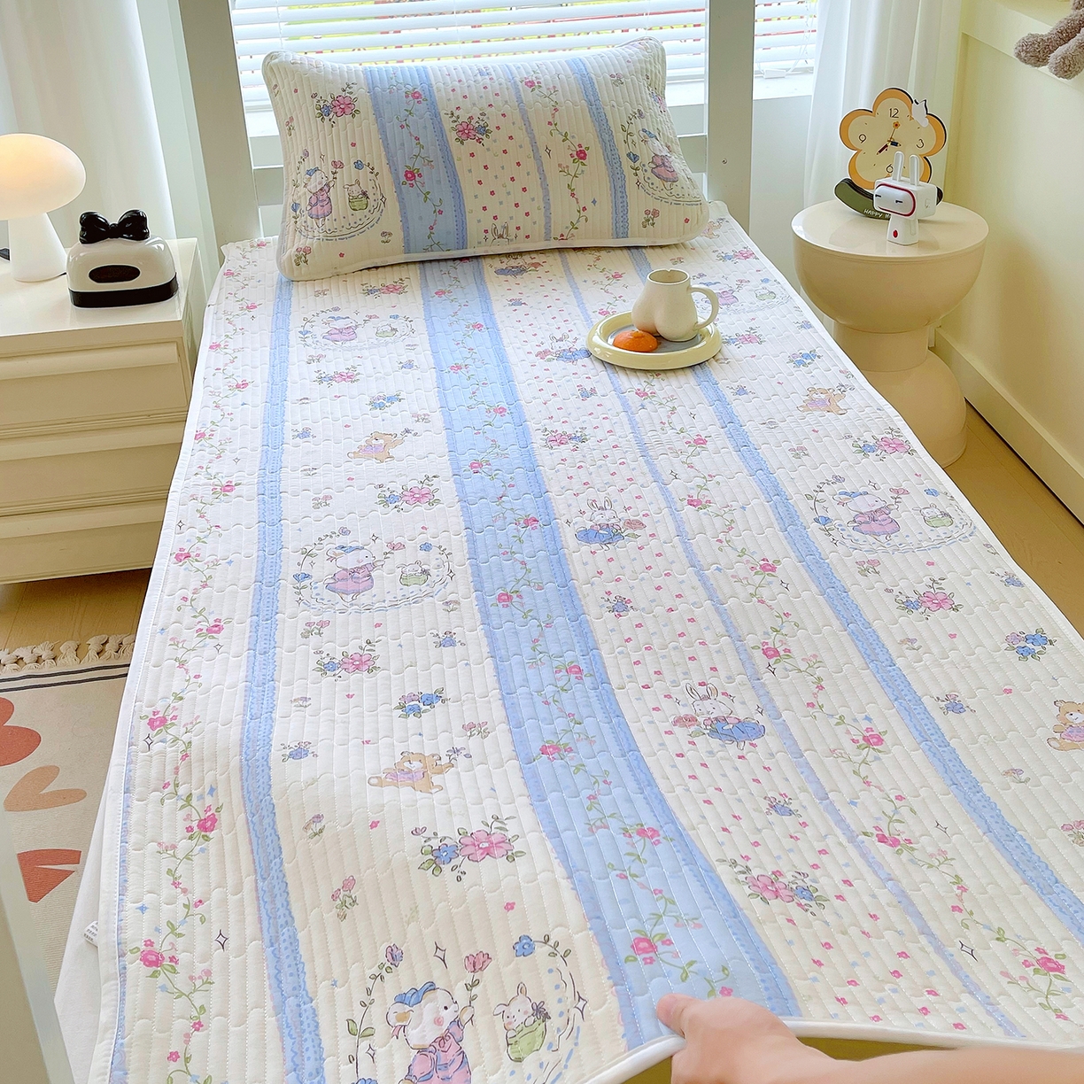 91家纺网 家纺一手货源 找家纺 金鑫汇家纺2025新款A类学生宿舍枕套系列单品 快乐萌兔