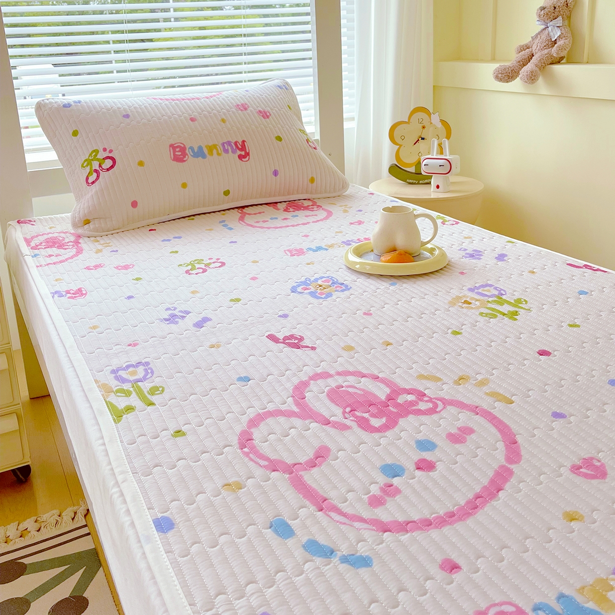 91家纺网 家纺一手货源 找家纺 金鑫汇家纺2025新款A类学生宿舍枕套系列单品 奇趣小兔