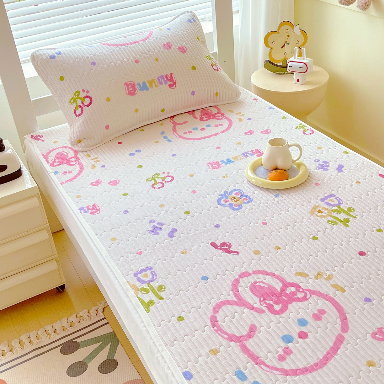 91家纺网 家纺一手货源 找家纺 金鑫汇家纺2025新款A类学生宿舍枕套系列单品 奇趣小兔