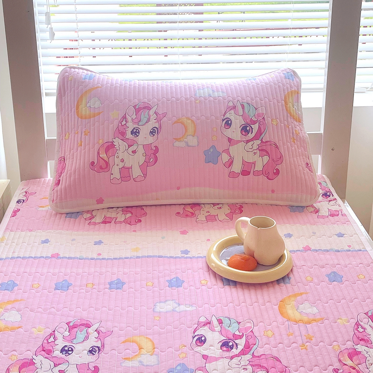 91家纺网 家纺一手货源 找家纺 金鑫汇家纺2025新款A类学生宿舍枕套系列单品 小马莉尔