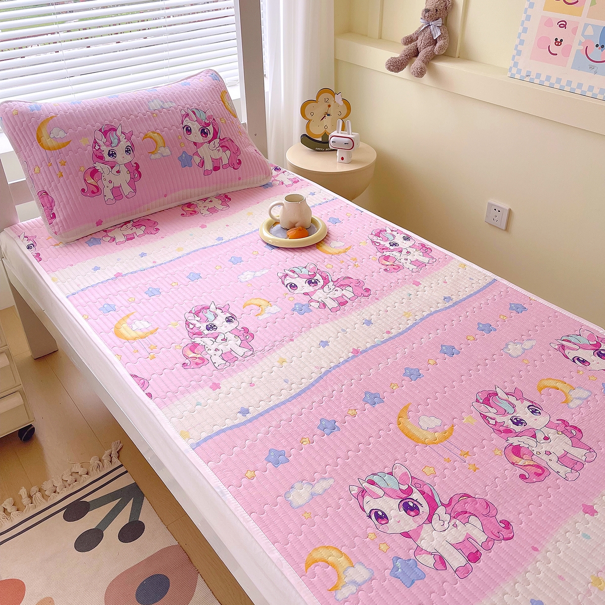 91家纺网 家纺一手货源 找家纺 金鑫汇家纺2025新款A类学生宿舍枕套系列单品 小马莉尔