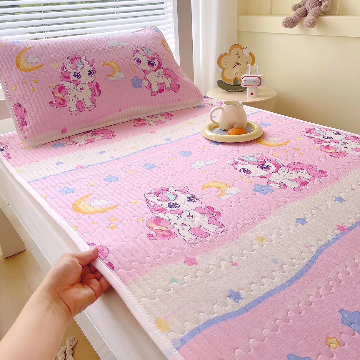 91家纺网 家纺一手货源 找家纺 金鑫汇家纺2025新款A类学生宿舍枕套系列单品 小马莉尔