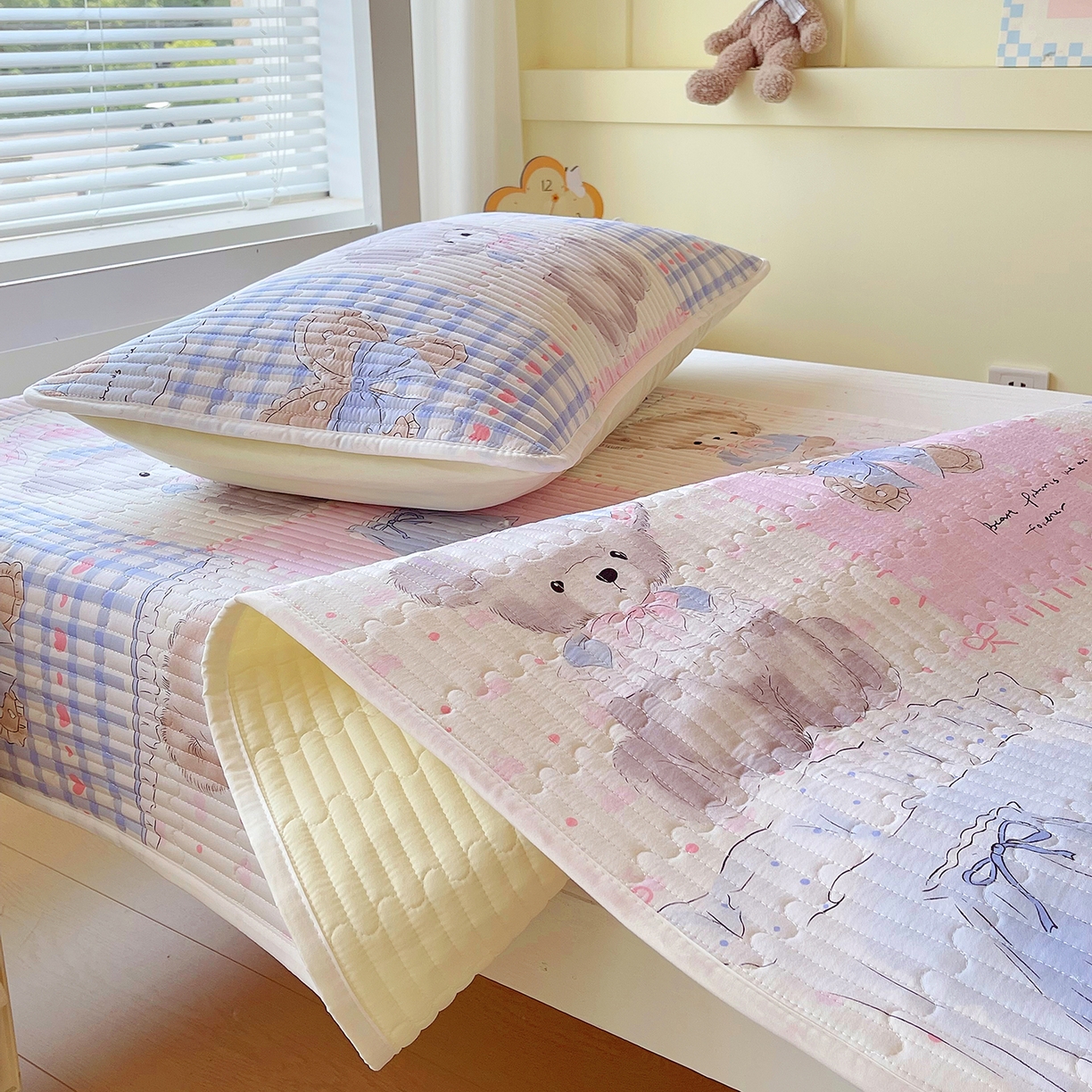 91家纺网 家纺一手货源 找家纺 金鑫汇家纺2025新款A类学生宿舍枕套系列单品 熊熊精灵