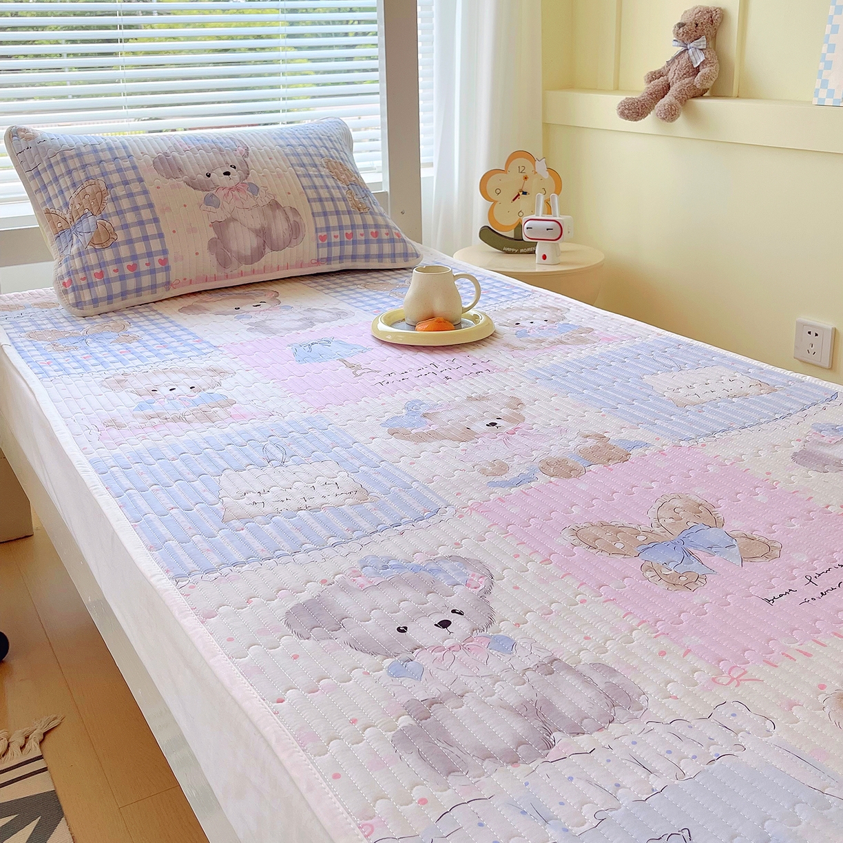 91家纺网 家纺一手货源 找家纺 金鑫汇家纺2025新款A类学生宿舍枕套系列单品 熊熊精灵