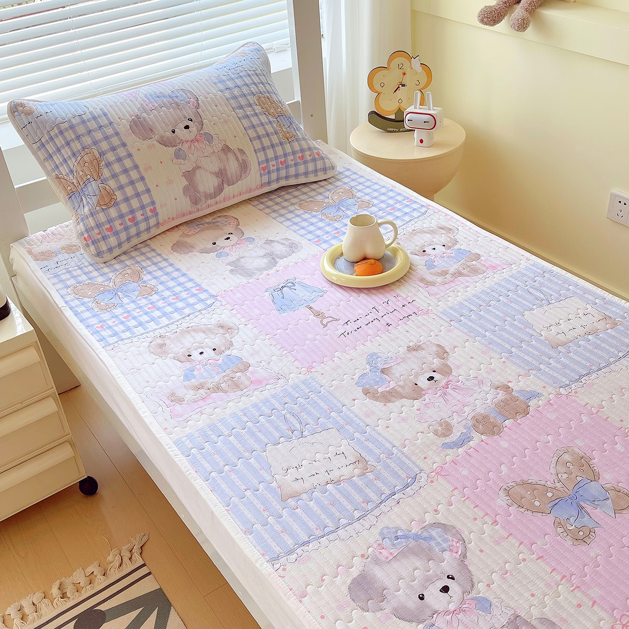 91家纺网 家纺一手货源 找家纺 金鑫汇家纺2025新款A类学生宿舍枕套系列单品 熊熊精灵